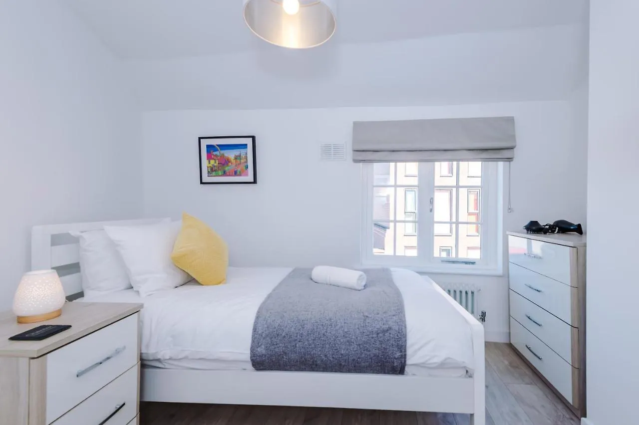 Stylish Home With Canal Views Chester United Kingdom