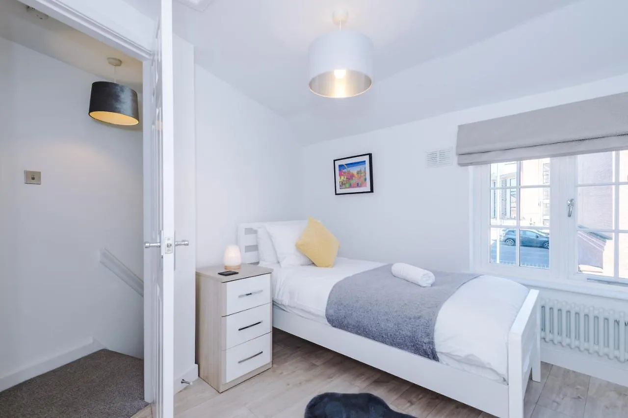 Stylish Home With Canal Views チェスター 0*,  イギリス