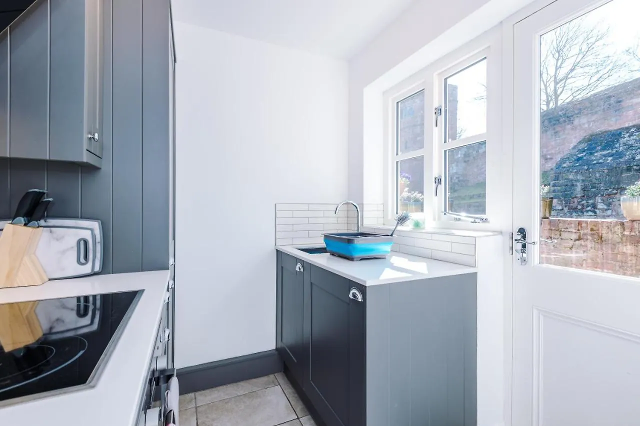 Stylish Home With Canal Views チェスター 0*,